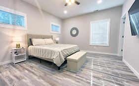 Cozy New Build Entire Home - 5 Star Getaway